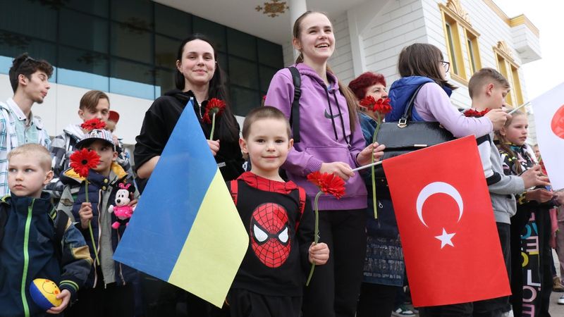 Ukraynalı yetim çocuklara Türkiye kucak açtı