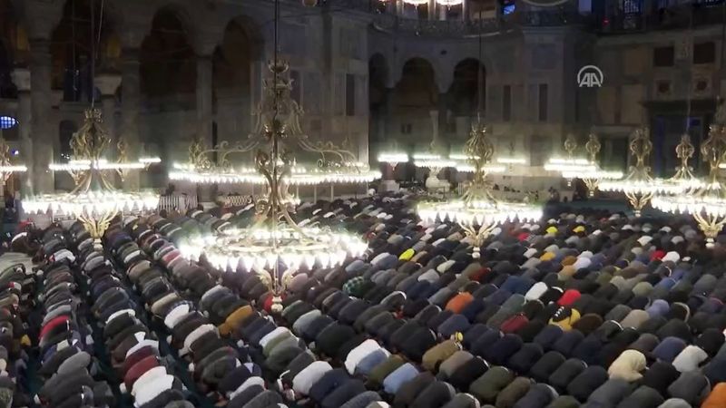 Ayasofya Camii'nde 88 yıl sonra teravih namazı heyecanı