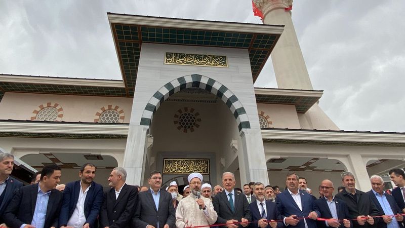 Ali Erbaş: 90 bin camimiz var dediğimizde Müslümanlar gururlanıyor