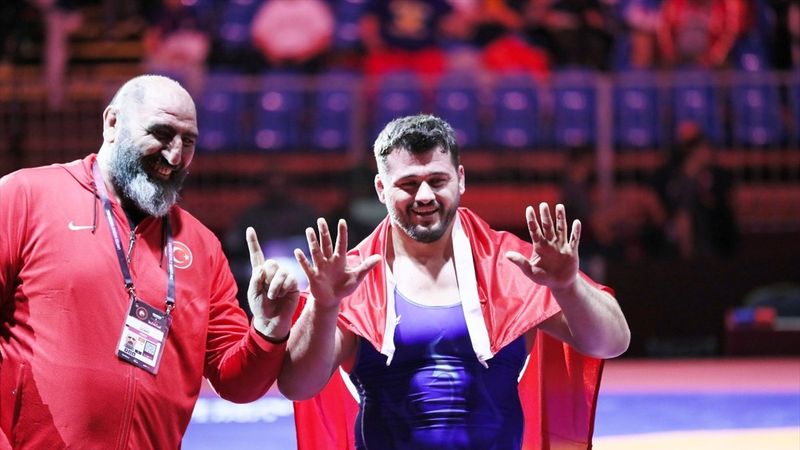 Rıza Kayaalp Avrupa Güreş Şampiyonası'nda altın madalya kazandı