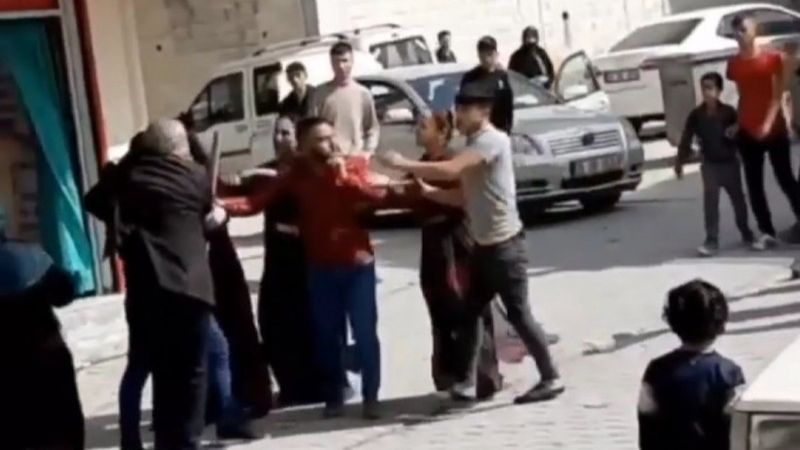 Şanlıurfa'daki komşular, taş ve sopalarla kavga etti