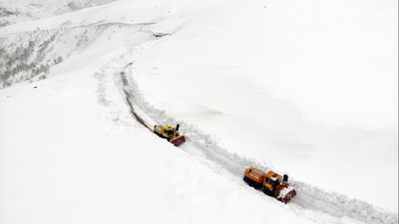 Muş'ta karla mücadele aralıksız sürüyor