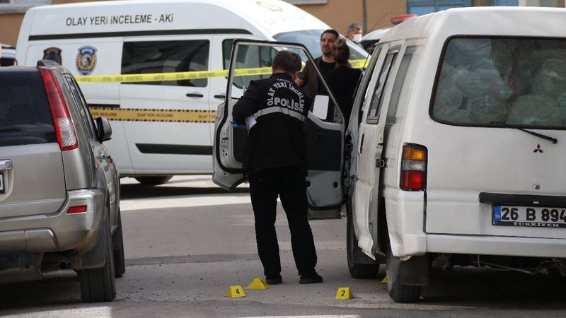 Eskişehir'de halı satıcıları kavgaya tutuştu: 1 ölü