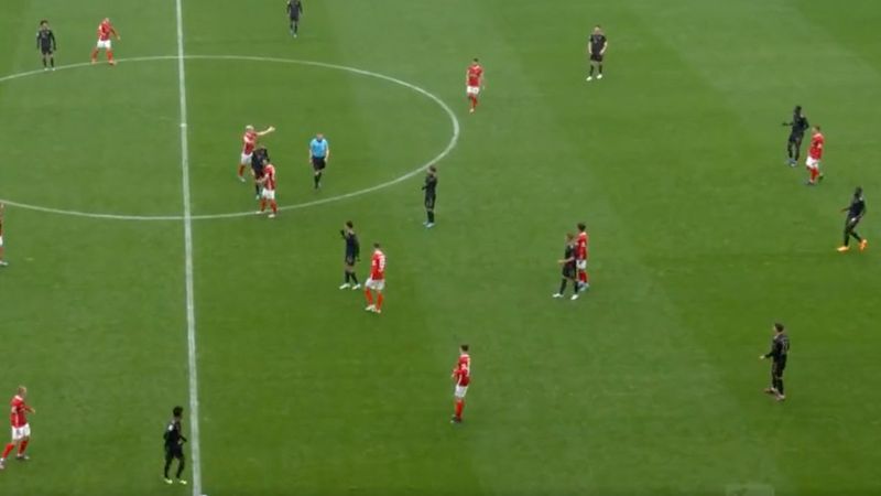 Bayern Münih, sahada 12 kişiyle oynadı