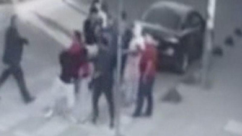 Arnavutköy'de 2 grup kavgaya karıştı