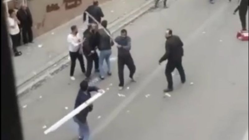 Mersin'de iki grup demir çubuklarla birbirine girdi