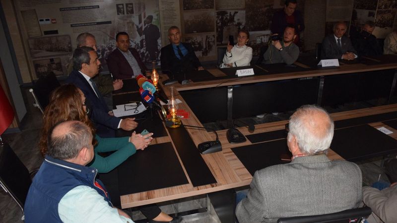 Bursa'da faturasını ödemeyen CHP'nin elektriği kesildi