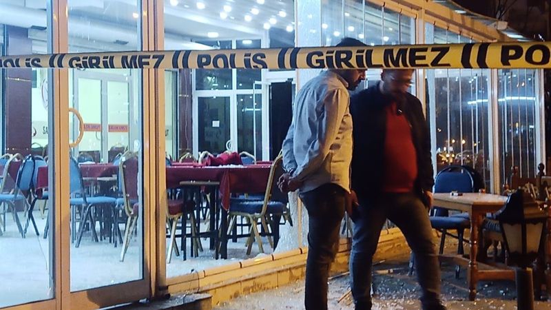 Diyarbakır’da iftar saatinde kıraathane tarandı: 1’i ağır, 3 yaralı