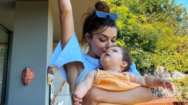 Güzelliği teyzesini sollar! Hande Erçel'in yeğeni Mavi ile Instagram pozları