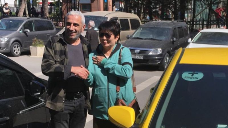 Üsküdar'da taksici, aracında unutulan 14 bin doları sahiplerine ulaştırdı