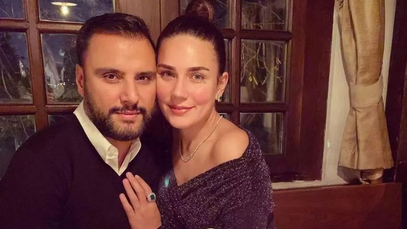 Alişan'ın eski nişanlısı Eda'ya açıldıkça açıldı dedik ama.. Buse Varol minicik elbisesiyle 'Vay be' dedirtti!