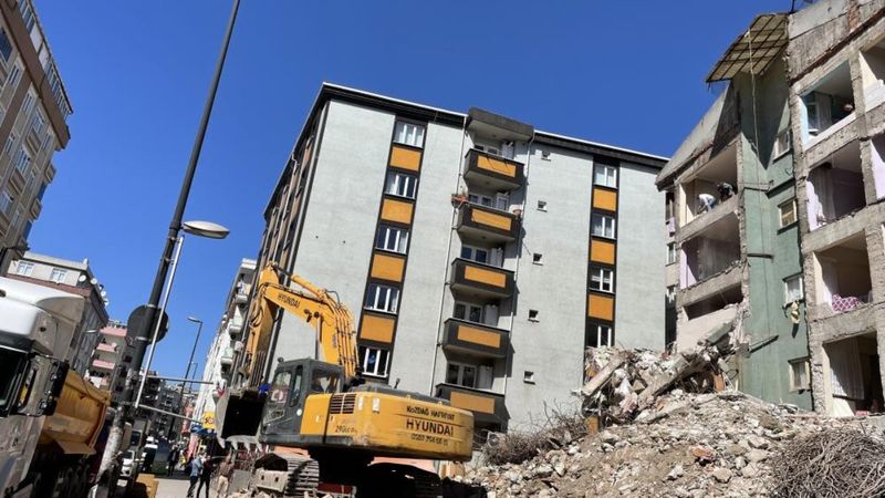 İstanbul'da müteahhit, bitişik nizam yapıda duvar örmedi