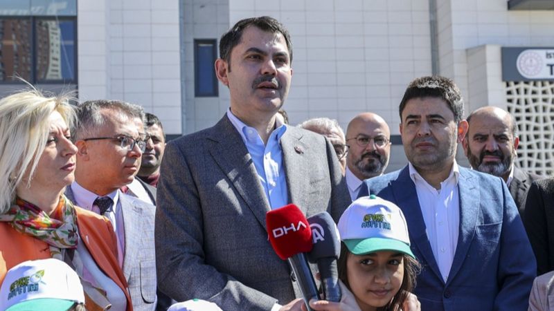 Murat Kurum, atık toplayıcılarıyla ilgili düzenlemeyi değerlendirdi