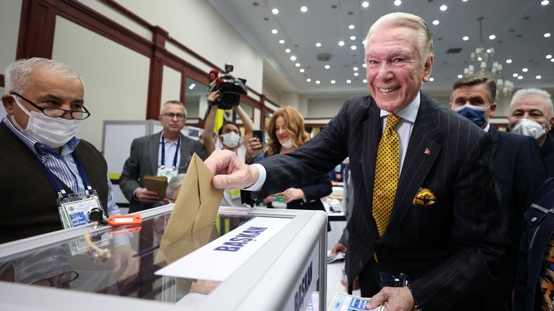 Uğur Dündar Fenerbahçe Divan Kurulu Başkanı oldu