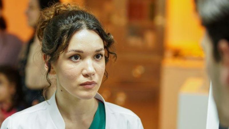 Kasaba Doktoru'nun Leyla'sı Hazal Subaşı'nın eski aşkı Ezel'in psikopatı çıktı!