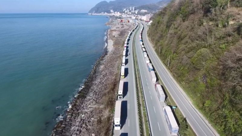 Sarp Sınır Kapısı’nda tır kuyruğu 25 kilometreye dayandı