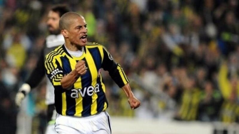 Alex de Souza'dan derbi zaferi sonrası paylaşım