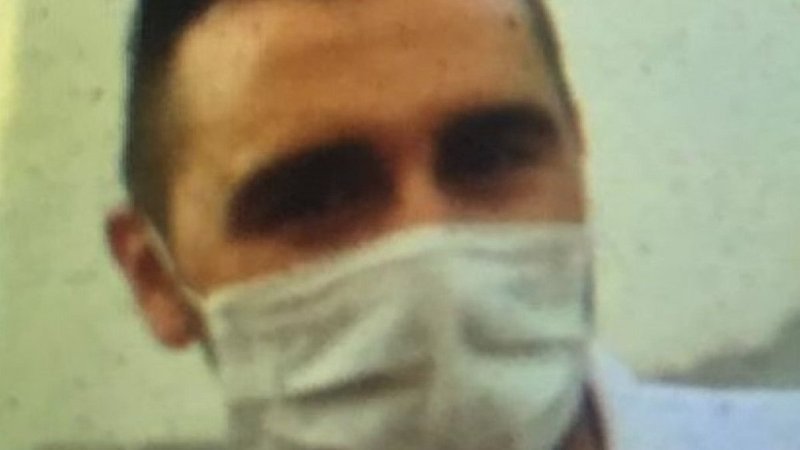 Bursa'da kendisini subay olarak tanıtıp baba ile oğlunu dolandırdı