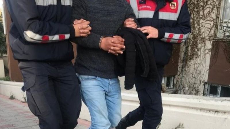 Karaman'da kendilerini jandarma olarak tanıtan dolandırıcılar, jandarmaya yakalandı