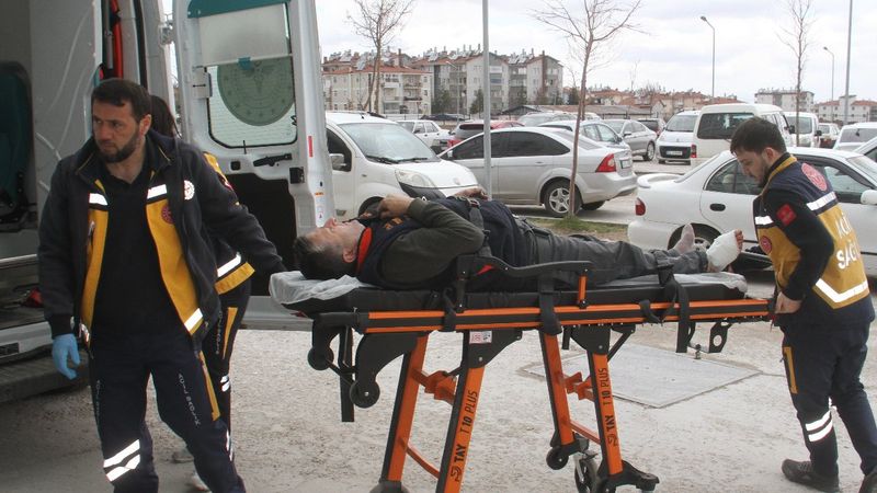 Konya'da tüfek ustası kazayla kendi ayağını vurdu