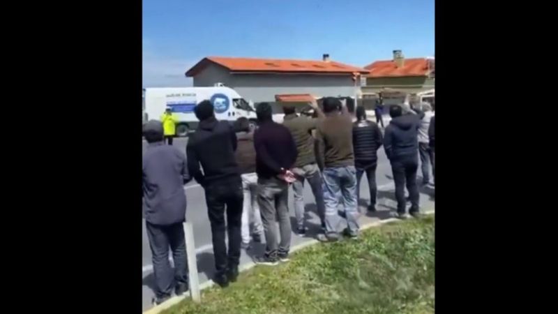 Urla'da Cumhurbaşkanlığı Bisiklet Turu'nda yarışan bisikletliler yuhalandı