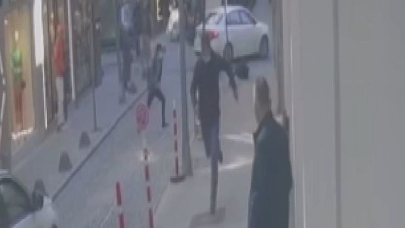 Nişantaşı'nda silahlı saldırı: Bağcıklarını bağladığı sırada vurdu