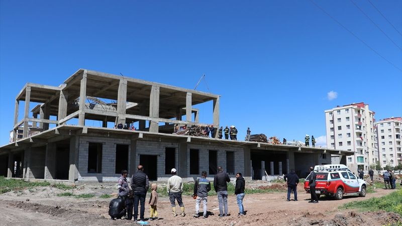 Diyarbakır'da cami inşaatındaki iskele çöktü: 6 yaralı
