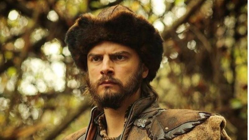 Duru güzelliğiyle mest etti! İşte Kuruluş Osman'ın Boran'ı Yiğit Uçan'ın eşi...