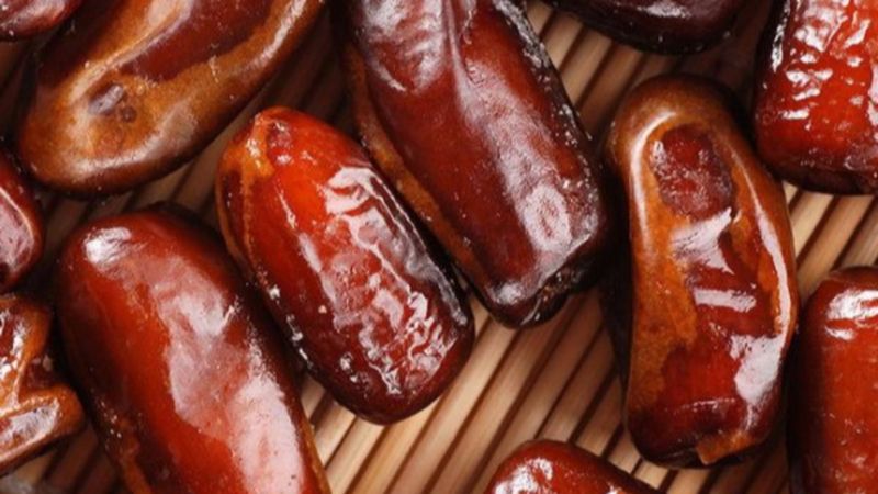 Lezzeti arşa çıkıyor! Hurmayı tereyağ ile kızartıp yerseniz...