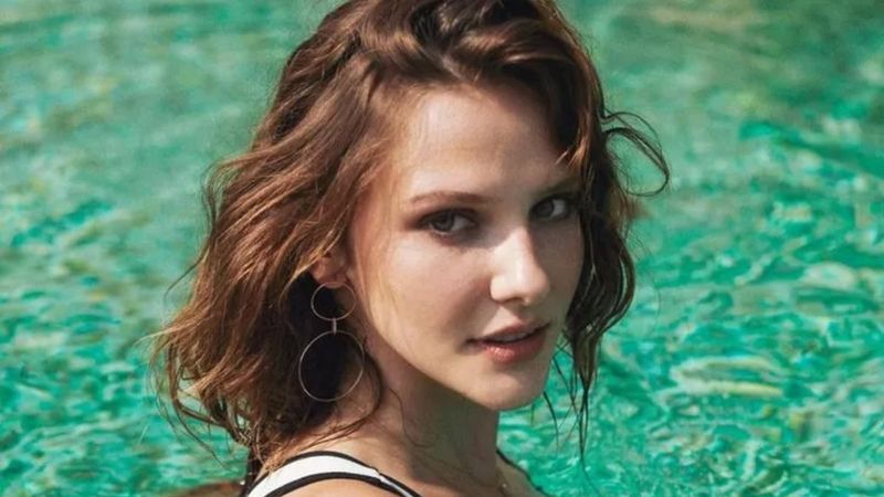 Sezen Aksu'nun gelini Alina Boz'dan dekolteli paylaşım! 'Buralar alev aldı, yandı yandı'