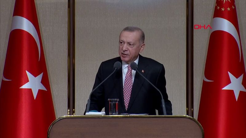 Cumhurbaşkanı Erdoğan, iftarda esnafla buluştu
