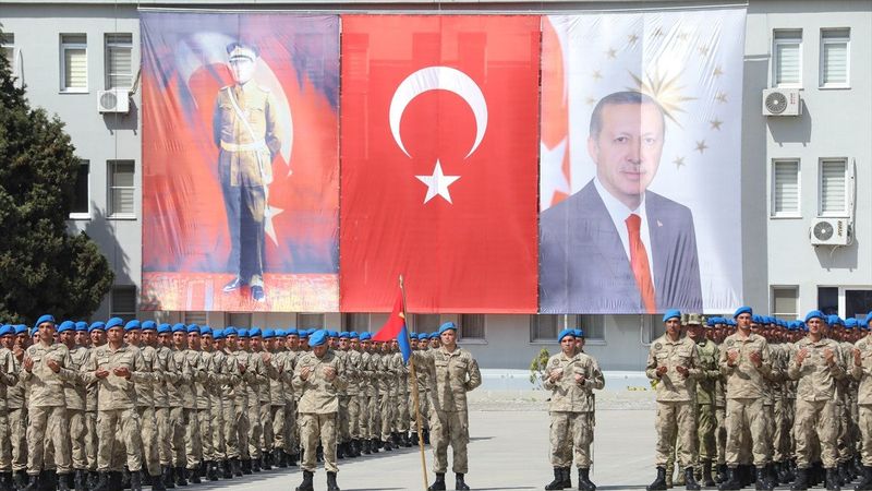 İzmir'de jandarmalar terörle mücadele eğitimlerini tamamladı