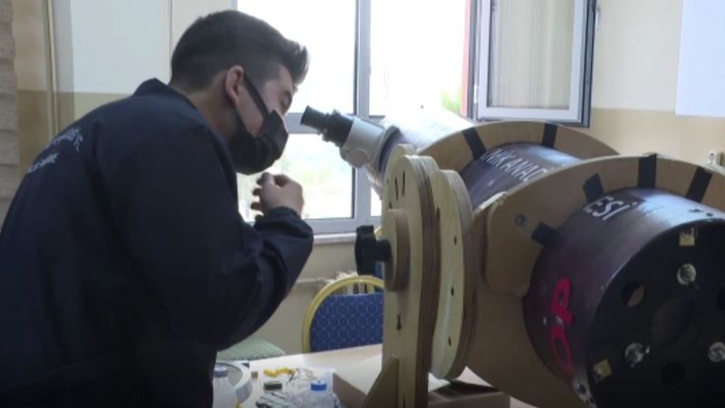 İzmir'de liseliler, atık malzemelerden teleskop yaptı