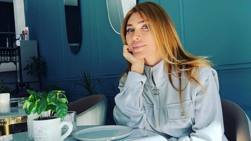 Şarkıcı Doğuş'un eşi güzelliğiyle parmak ısırttı! 'Azerbaycan'ın Müge Anlı'sı!'