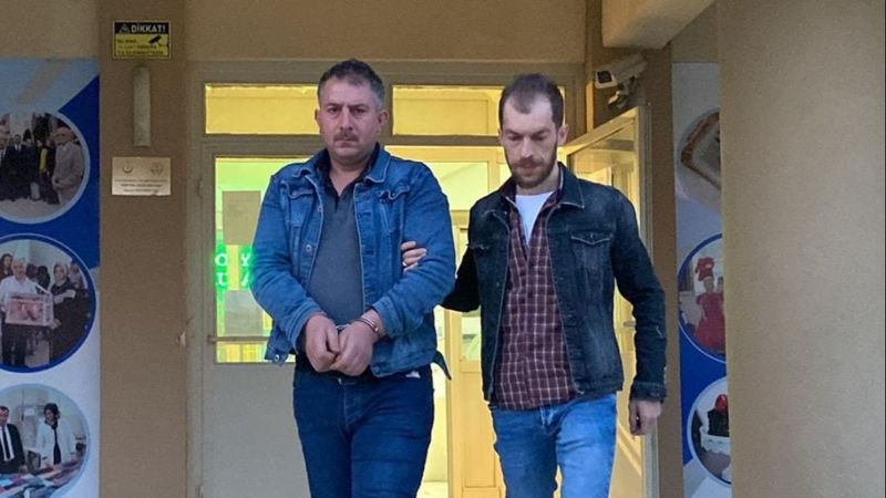 Bursa'da sınava girdi, kopya düzeneği ile yakalandı