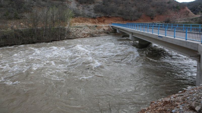 Munzur ve Pülümür’de su seviyesi yükseldi, uzak durun uyarıları yapıldı