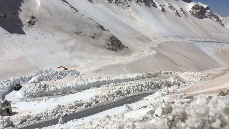 Van - Bahçesaray yolunda kar engeli 3 ay sonra kalktı