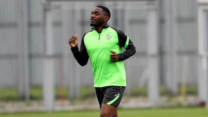 Bursaspor'da kadro dışı kalan Bifouma'dan açıklama