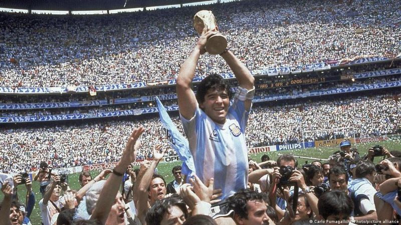 Maradona'nın 1986 Dünya Kupası'nda giydiği forma satışa çıkarılıyor
