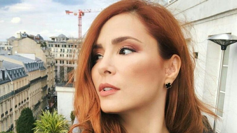 'Aurası fışkırıyor!' Mine Tugay bir bakış attı, kızıl saçları ve beyaz teniyle yaktı geçti...