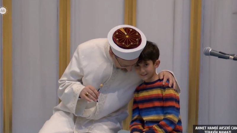 Ali Erbaş: Çocuklar camilerimizin süsüdür