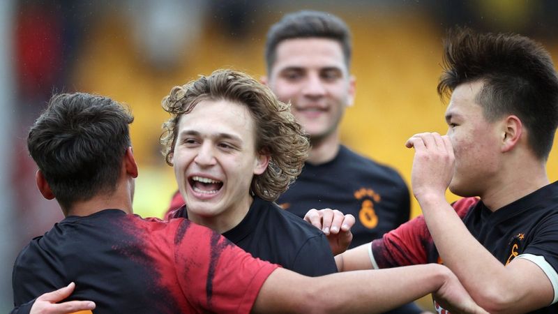 Torrent Galatasaray'da gençlere şans vermedi