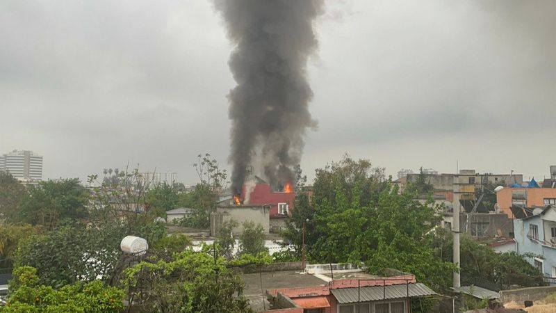 Mersin'de, 'gizemli ev' bitişiğindeki evde yangın çıktı