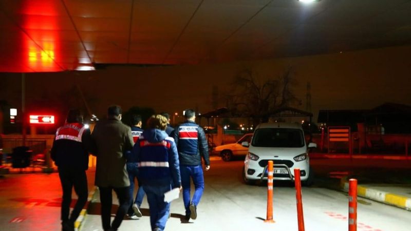 İzmir’de FETÖ’nün TSK yapılanmasına operasyon: 99 şüpheliye gözaltı kararı