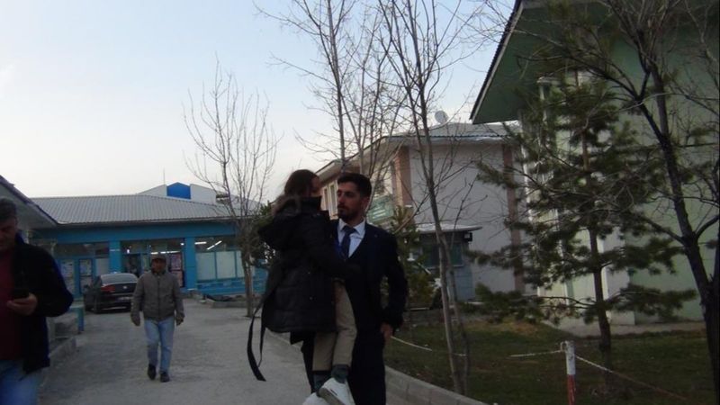 Kars'ta kayıp kız çocuğu ailesine teslim edildi