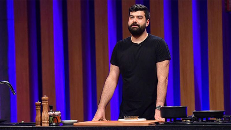 MasterChef Araz'ın voleybolcu eşi güzelliğiyle parmak ısırttı! Gören bir daha baktı, doyamadı...