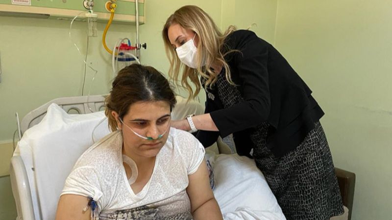 İzmir'de, soluk borusundaki mum tutacağından 9 yıl sonra kurtuldu