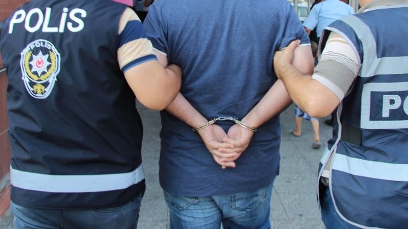 İstanbul'da araç kiralamak isteyenleri dolandıran şahıslar yakalandı