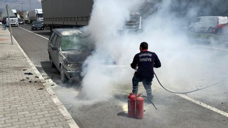 Nevşehir’de, seyir halindeki otomobil alev alev yandı
