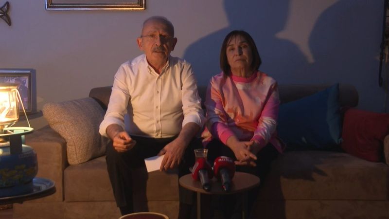 Elektriği kesilen Kemal Kılıçdaroğlu evinden seslendi